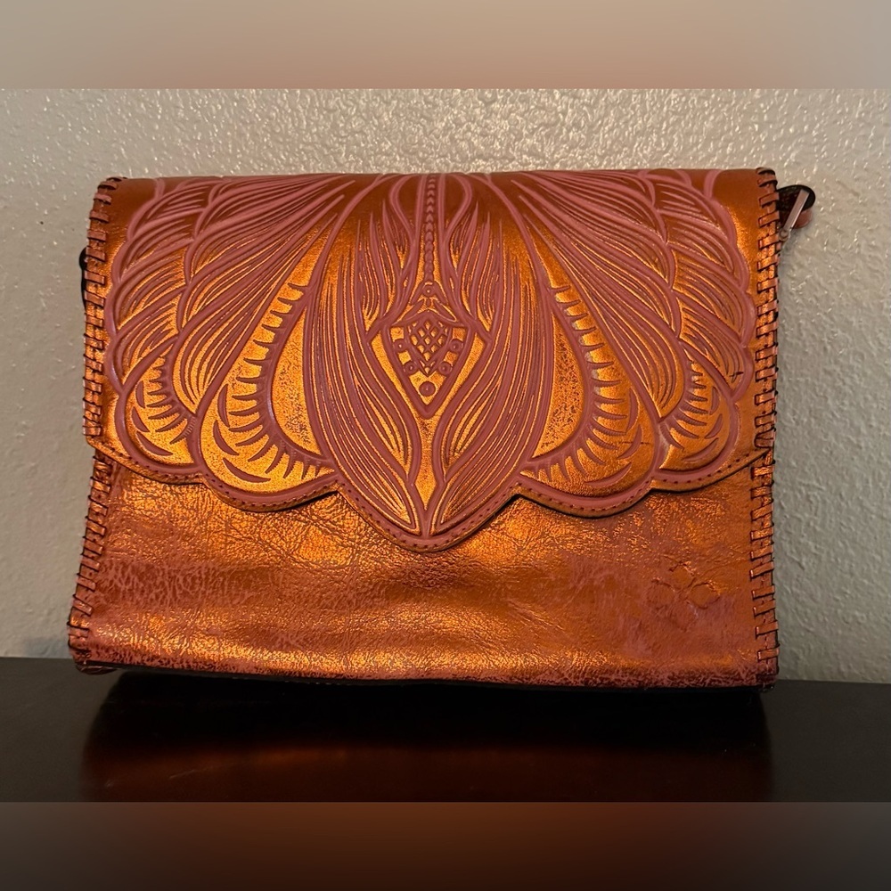 Patricia Nash Sarola Leather Crossbody Bag Burnt Coral Metallic Tooled Purse - Picture 3 of 10